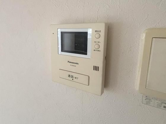 �y�Z�L�����e�B�z�@