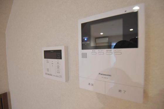 �y�Z�L�����e�B�z�@