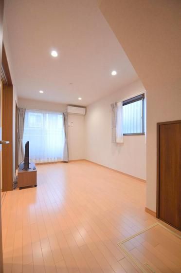 �y�����E���r���O�z�@