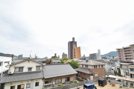 �y���]�z�@