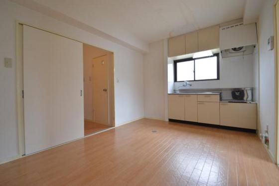 �y�����E���r���O�z�@