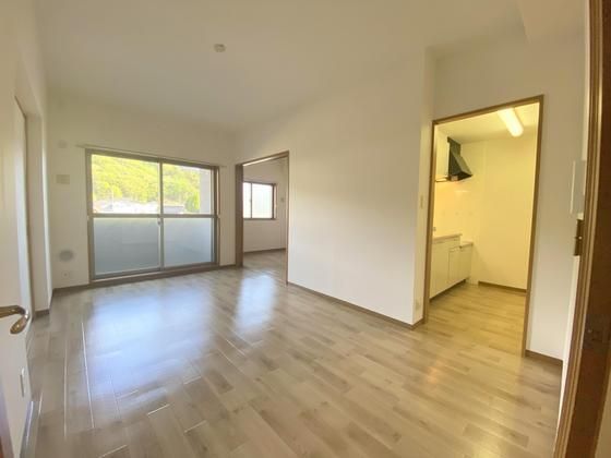 �y�����E���r���O�z�@