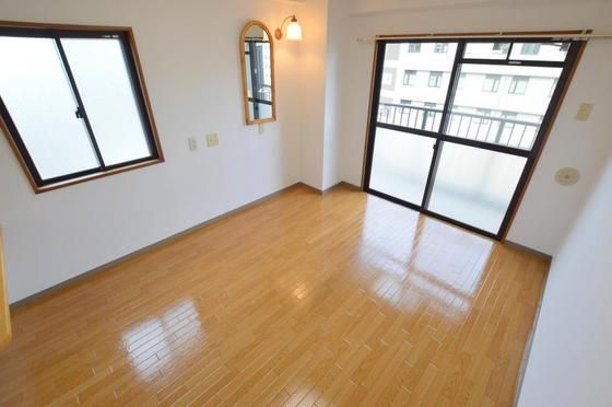 �y�����E���r���O�z�@