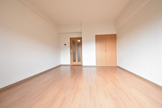 �y�����E���r���O�z�@