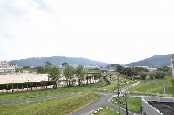 �y���]�z�@