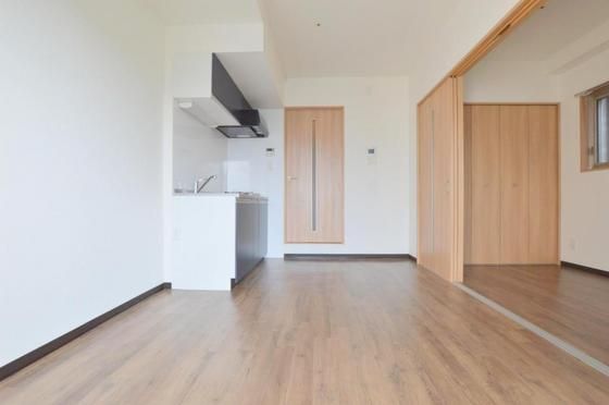 �y�����E���r���O�z�@