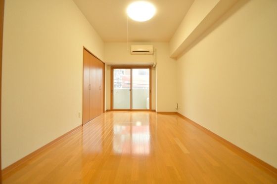 �y�����E���r���O�z�@�m��8.6�����L���C�ȃt���[�����O��Ԃł��I