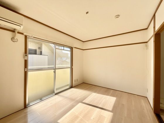 �y�����E���r���O�z�@