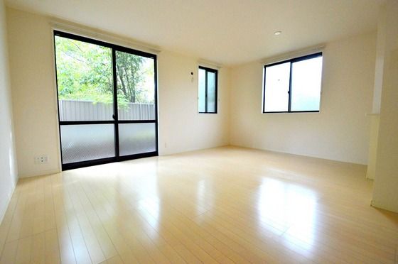 �y�����E���r���O�z�@