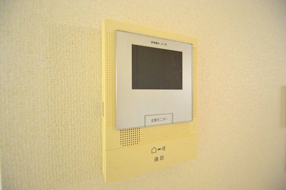 �y�Z�L�����e�B�z�@