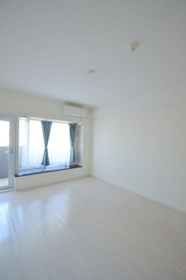 �y�����E���r���O�z�@