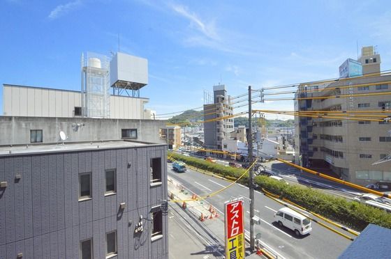 �y���]�z�@