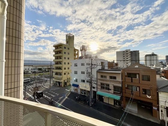 �y���]�z�@