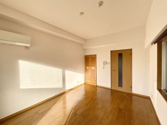 �y�����E���r���O�z�@