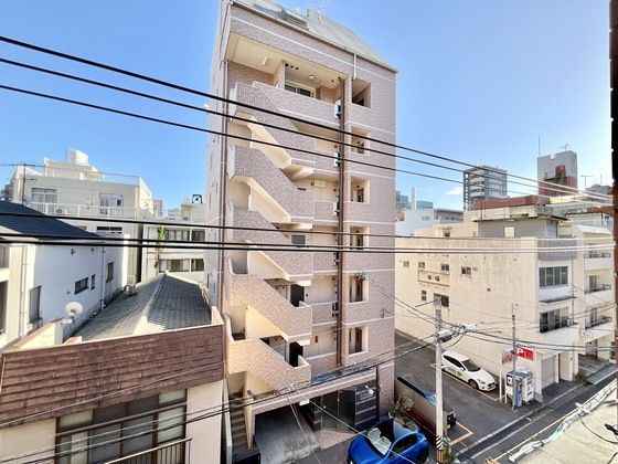 �y���]�z�@