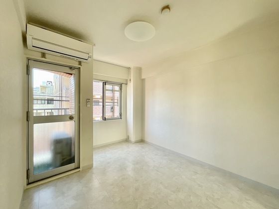 �y�����E���r���O�z�@