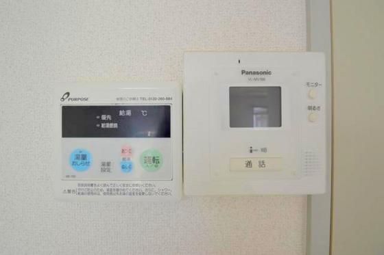 �y�Z�L�����e�B�z�@