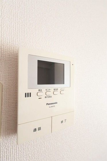 �y�Z�L�����e�B�z�@