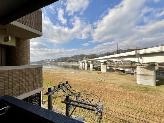 �y���]�z�@