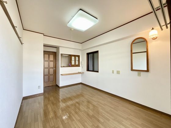 �y�����E���r���O�z�@