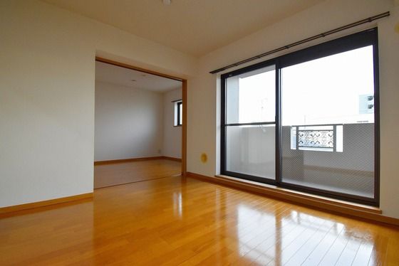 �y�����E���r���O�z�@