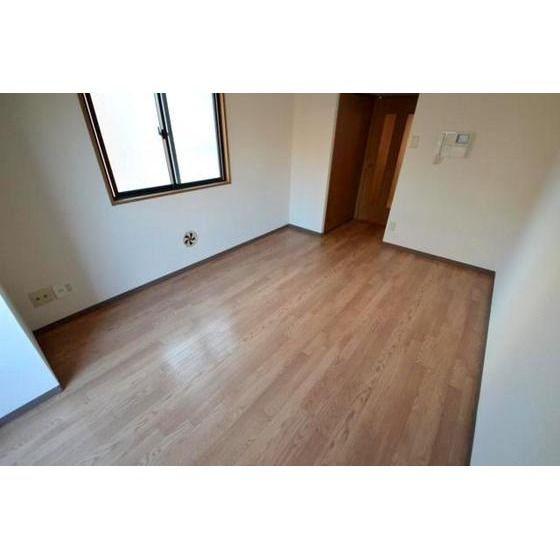 �y�����E���r���O�z�@