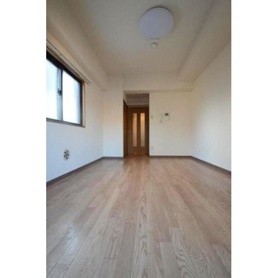 �y�����E���r���O�z�@