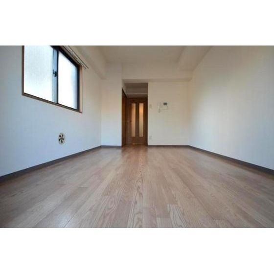 �y�����E���r���O�z�@