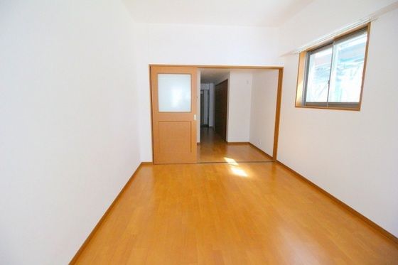 �y�����E���r���O�z�@�m��8.7��