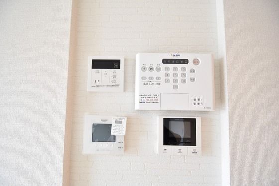 �y�Z�L�����e�B�z�@