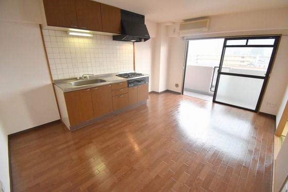 �y�����E���r���O�z�@