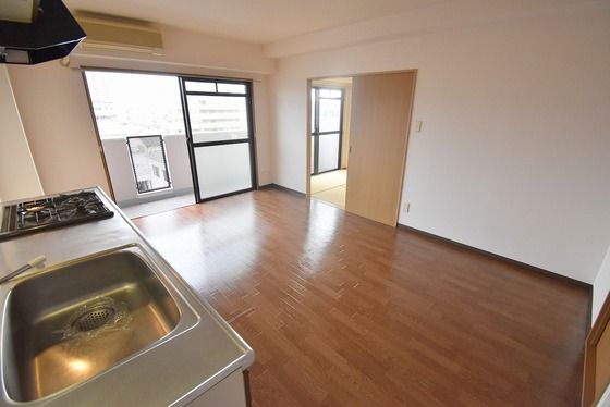 �y�����E���r���O�z�@