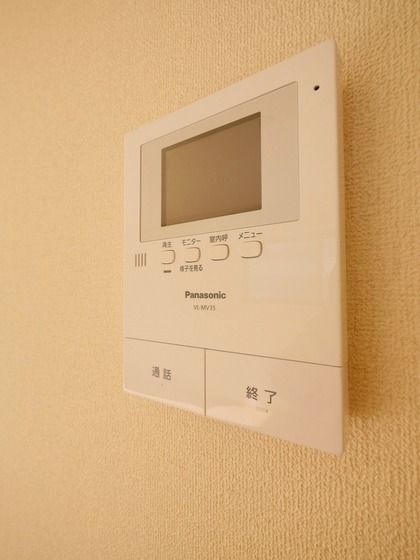 �y�Z�L�����e�B�z�@