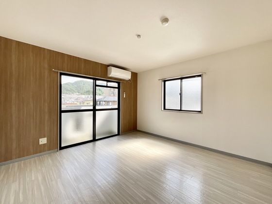 �y�����E���r���O�z�@