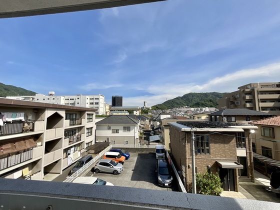 �y���]�z�@