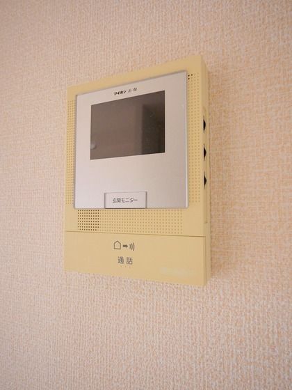 �y�Z�L�����e�B�z�@