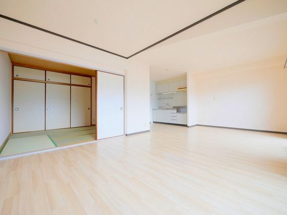 �y�����E���r���O�z�@