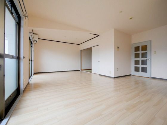 �y�����E���r���O�z�@