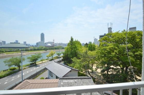 �y���]�z�@