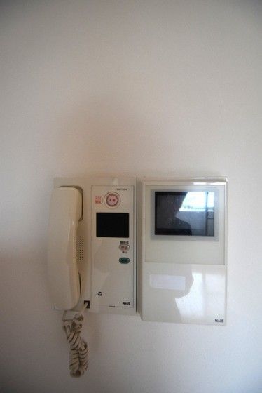 �y�Z�L�����e�B�z�@