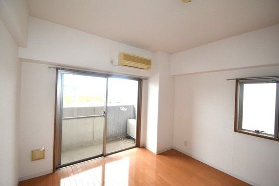 �y�����E���r���O�z�@