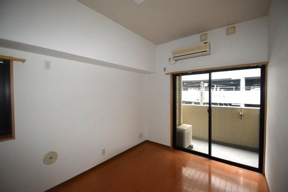 �y�����E���r���O�z�@