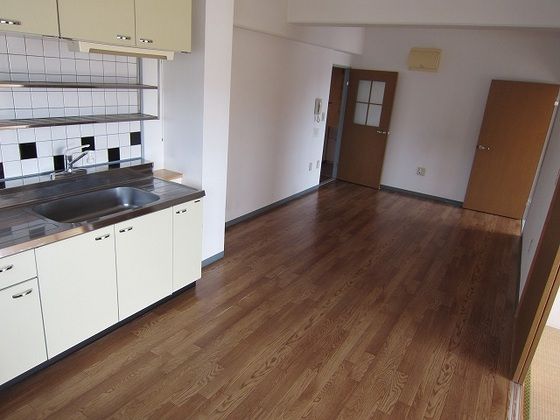 �y�����E���r���O�z�@