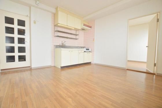 �y�����E���r���O�z�@