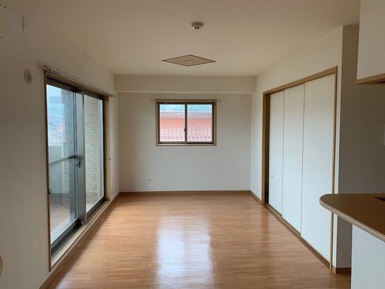 �y�����E���r���O�z�@