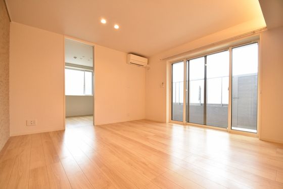 �y�����E���r���O�z�@