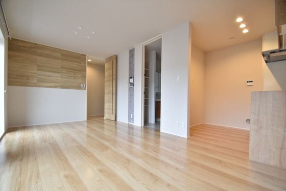 �y�����E���r���O�z�@