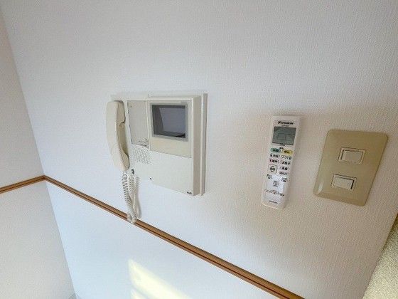 �y�Z�L�����e�B�z�@