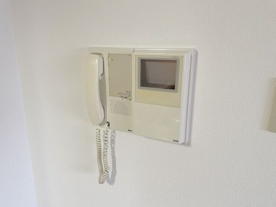 �y�Z�L�����e�B�z�@