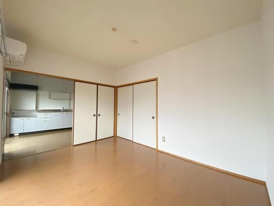 �y�����E���r���O�z�@